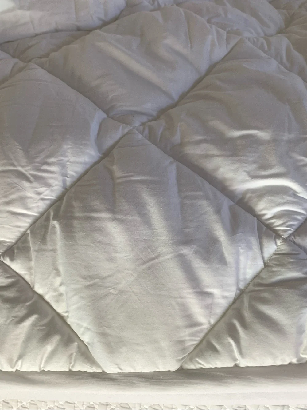 Macy’s Hotel Collection White Queen Size Quilted Mattress Pad - Hypoallergenic